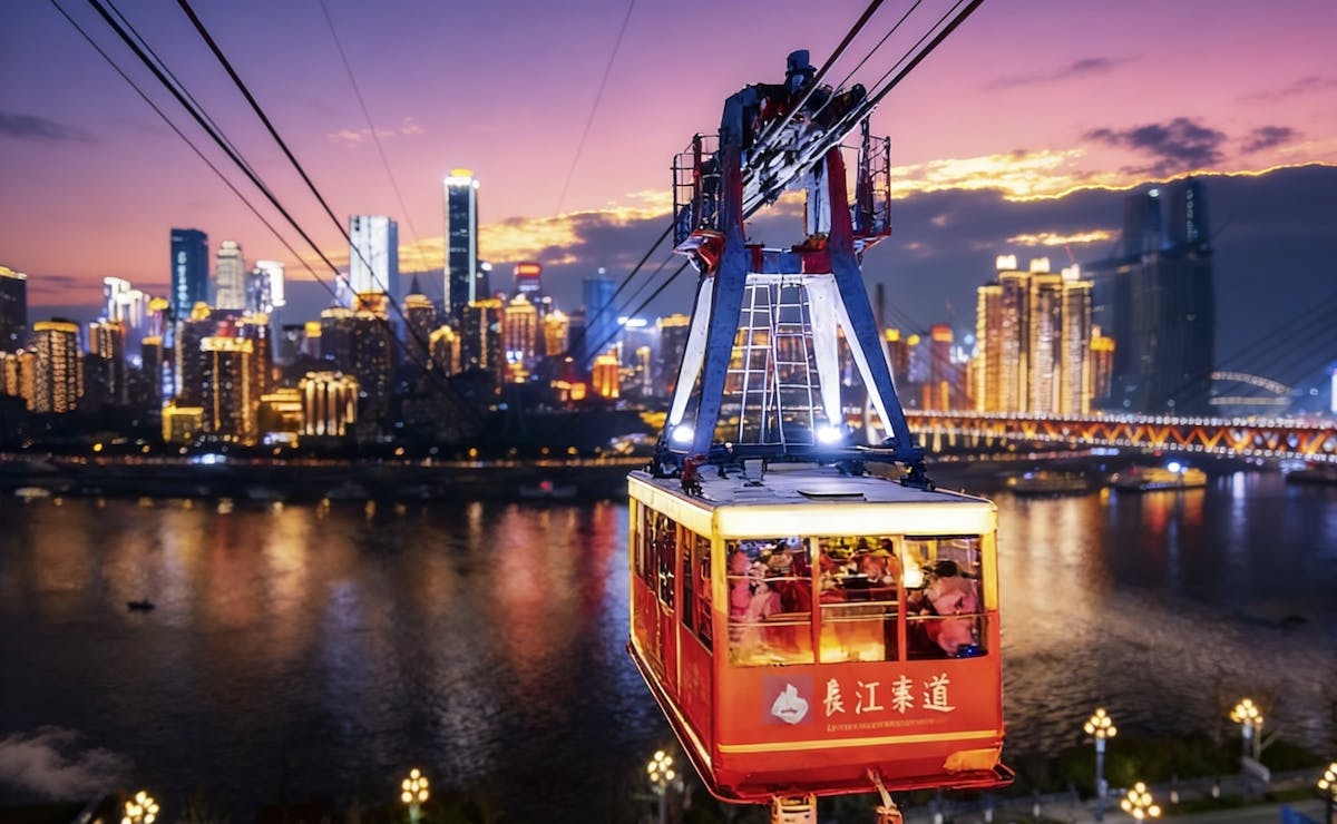 Tour notturno privato di Chongqing e banchetto di hotpot