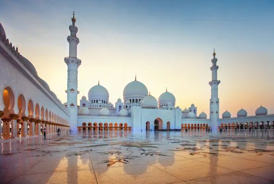 Visita guiada de meio dia à cidade de Abu Dhabi com transporte