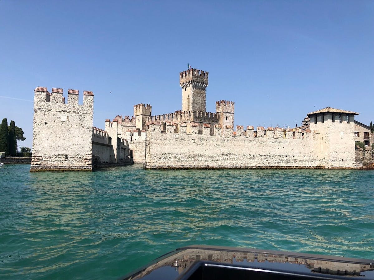 Visita guidata del Lago di Garda e Verona con crociera privata a Sirmione