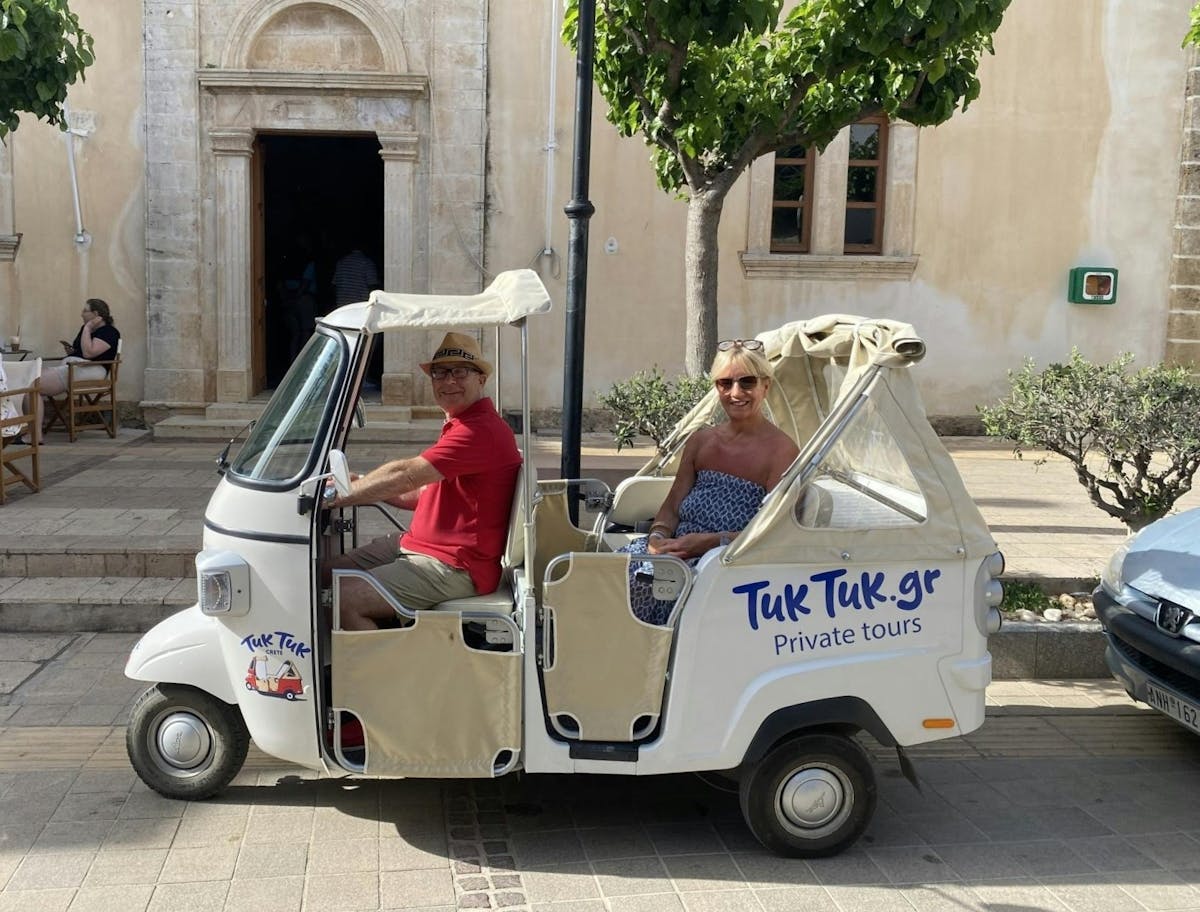 Malia naar Sissi privé tuk-tuk reis met proeverijen