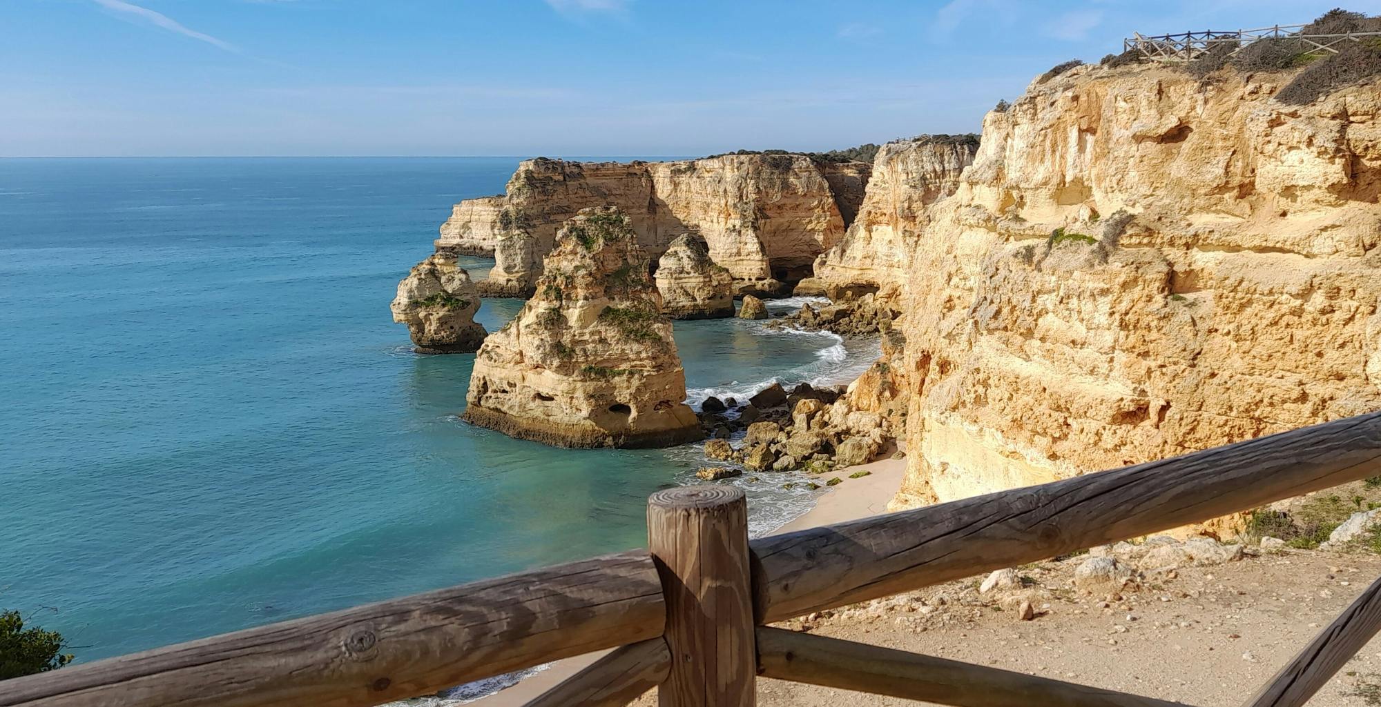 Les falaises de l'Algarve, sur terre comme sur mer