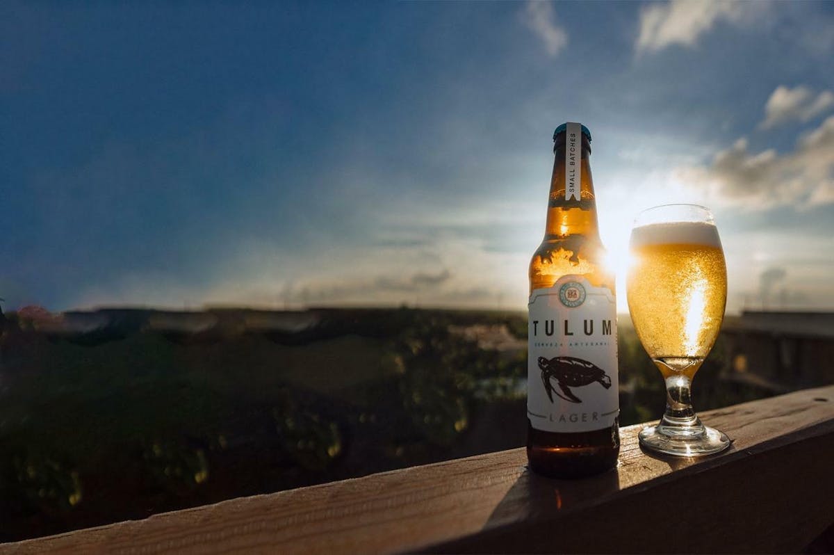 Rituale della birra presso il tessuto birrario di Tulum