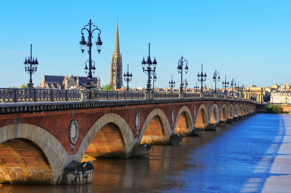 Tour guidato di 90 minuti nei dintorni di Bordeaux con una guida locale