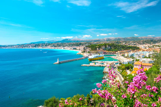 Guided tour around Nice's iconic landmarks with a local