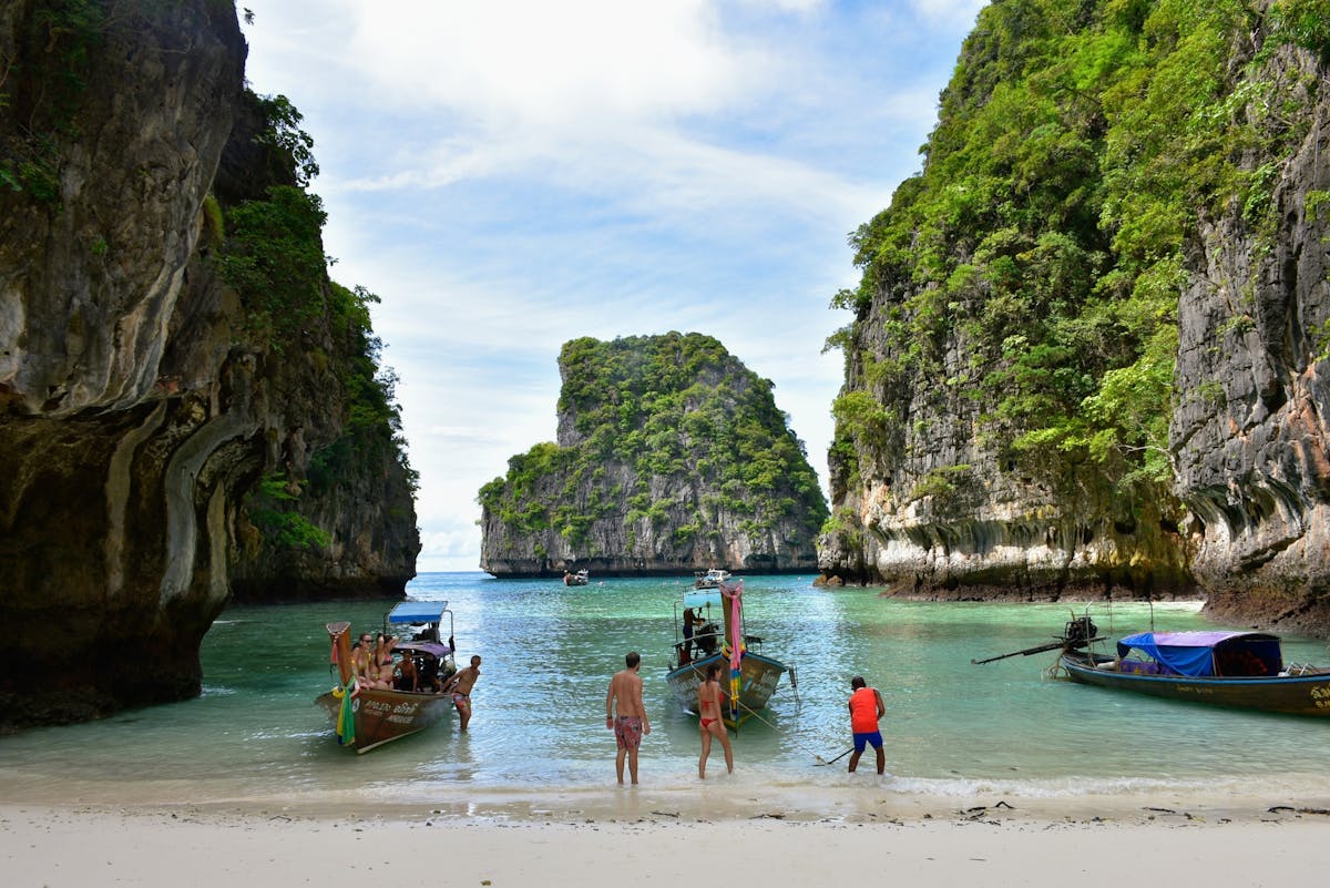 Phi Phi inham ophalen met traditionele longtailboot vanuit Krabi