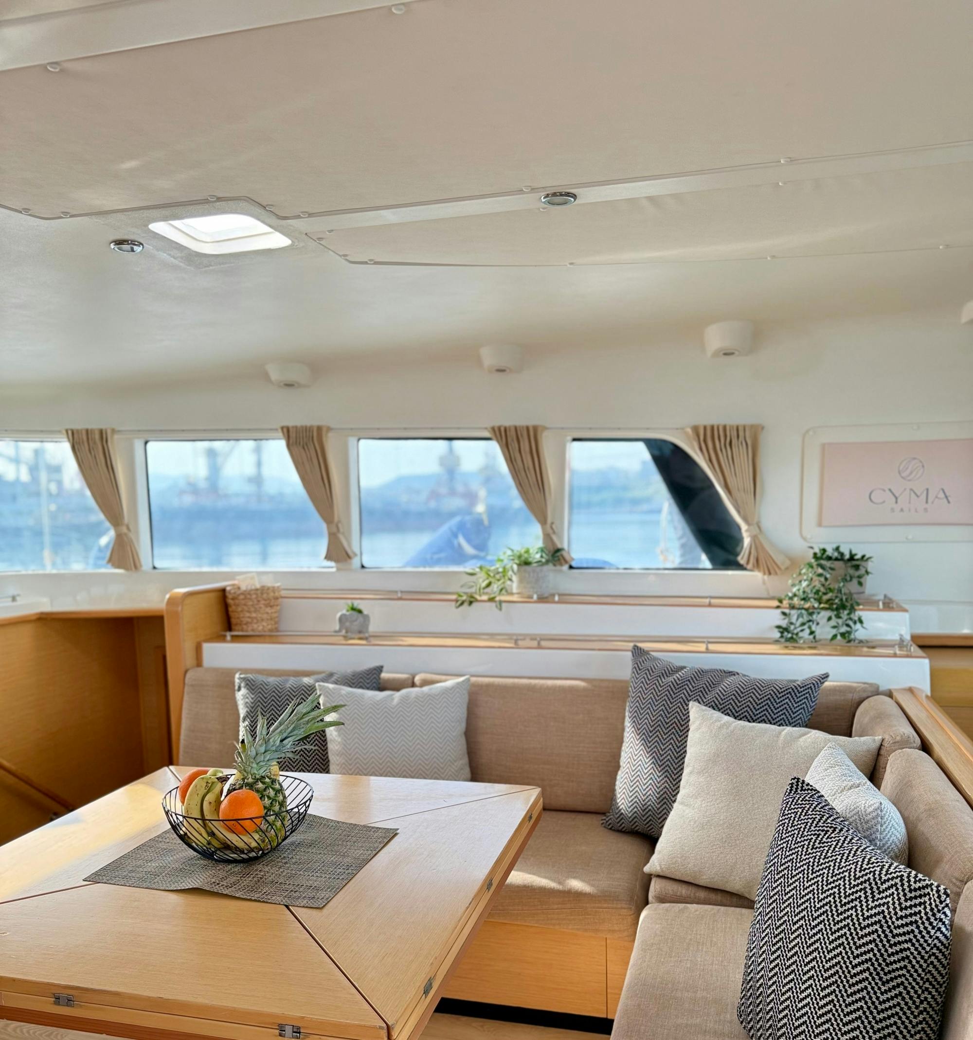 Premium Catamaran Cruise to Dia Island