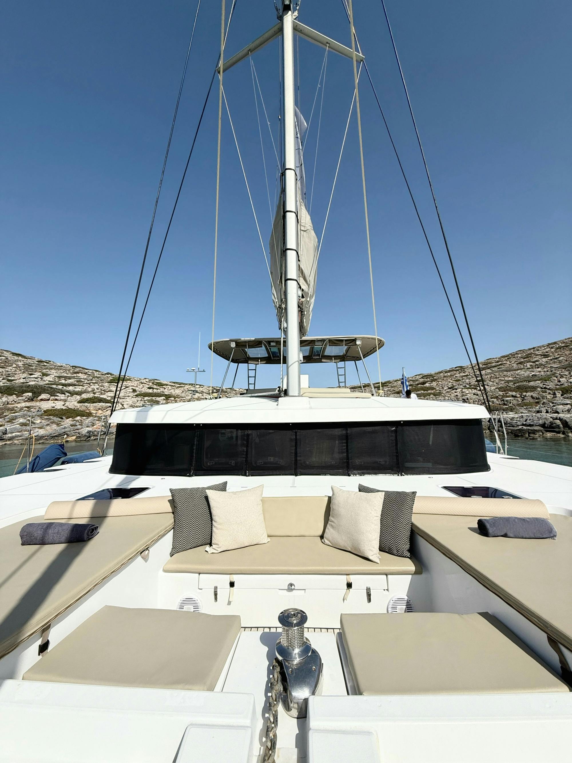 Premium Catamaran Cruise to Dia Island