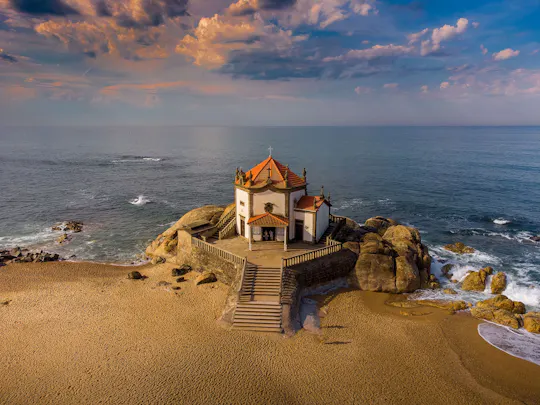 Full-day Aveiro, Costa Nova and Capelha da Pedra tour from Porto
