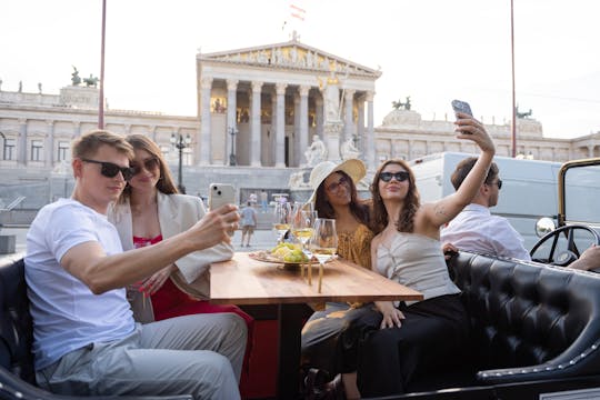 Vienna tour and 3-course gourmet dinner in a classic oldtimer