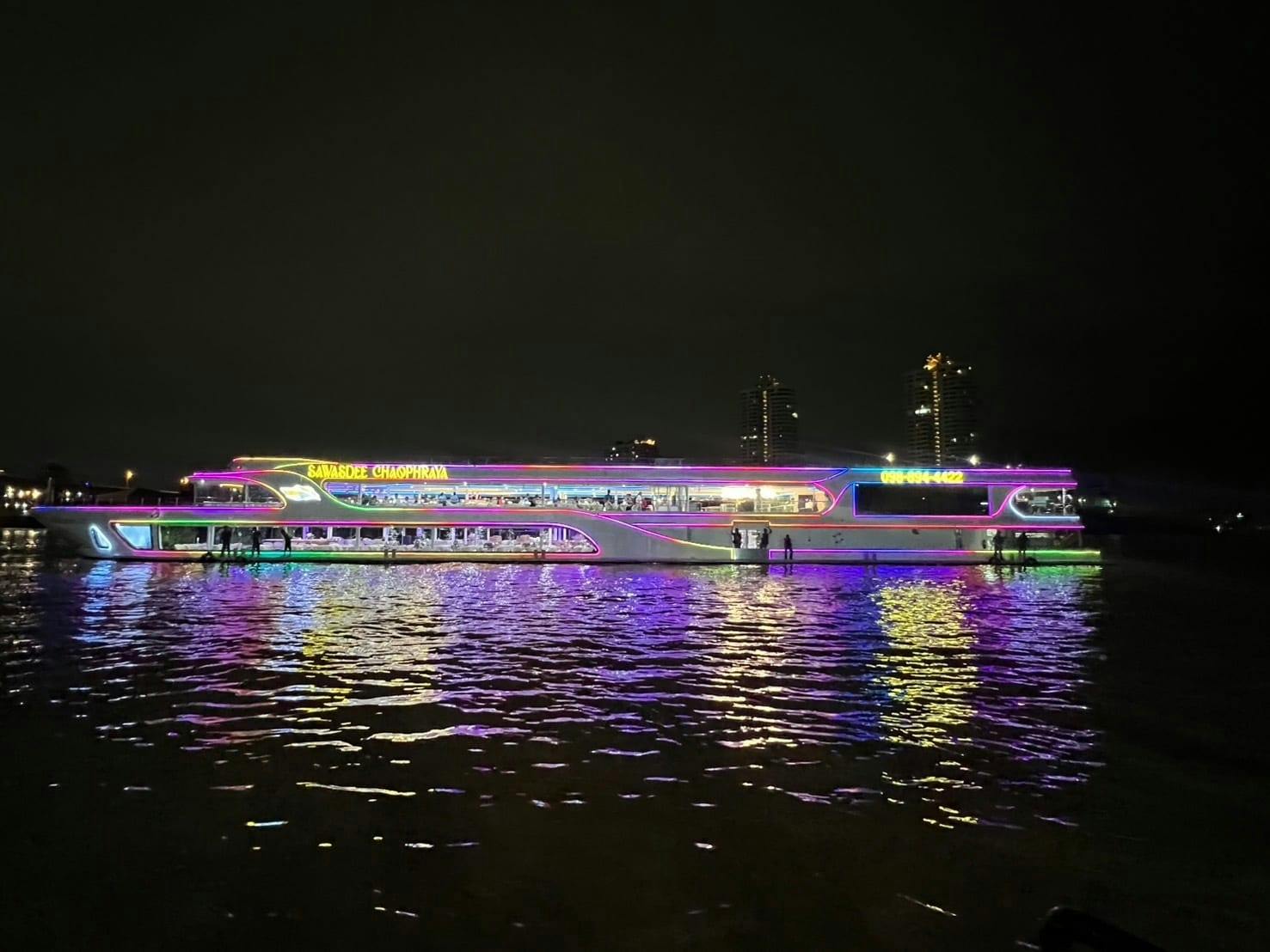 Bangkok by night with dinner cruise on the Chao Phraya River