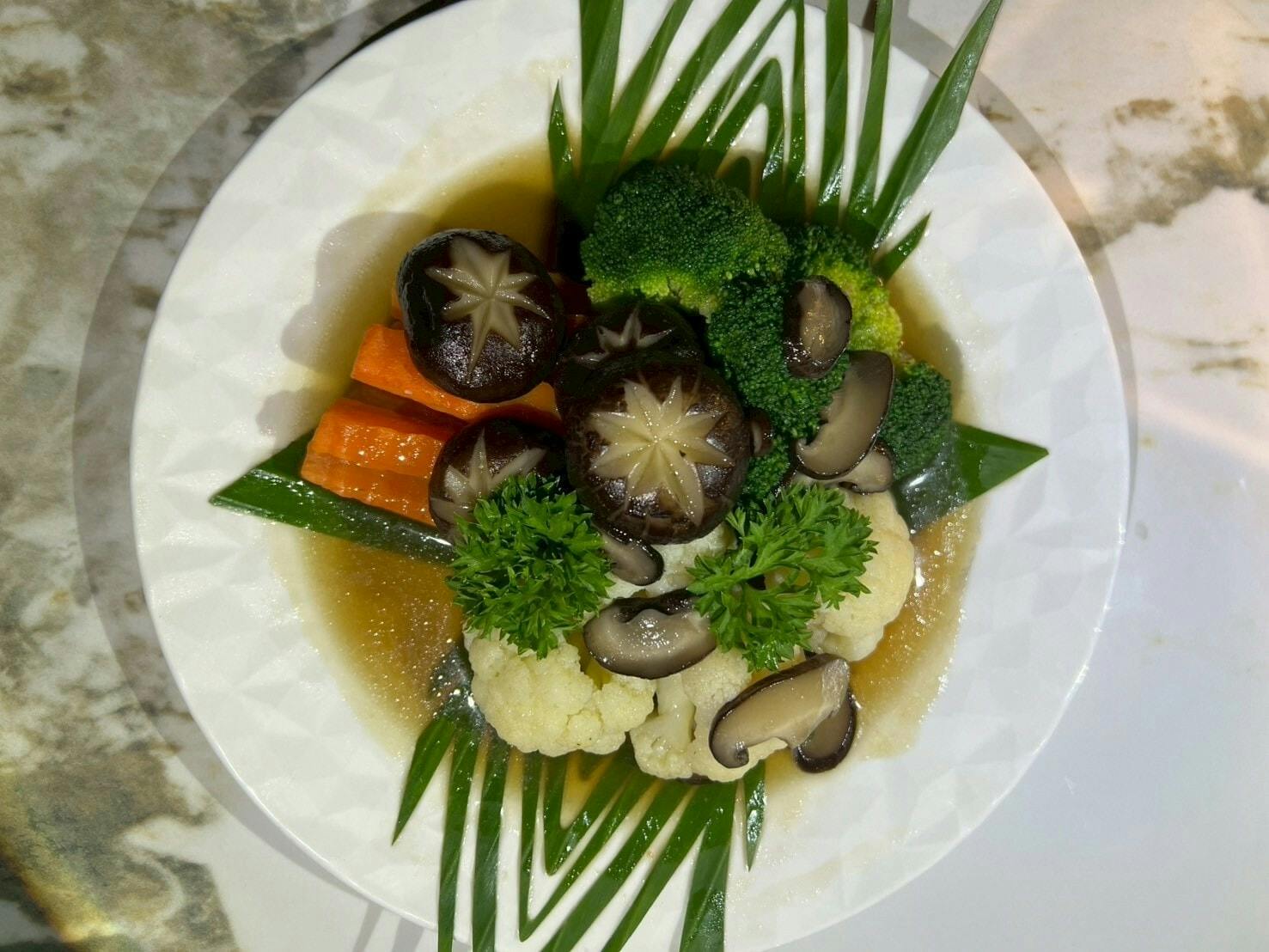 Bangkok by night with dinner cruise on the Chao Phraya River