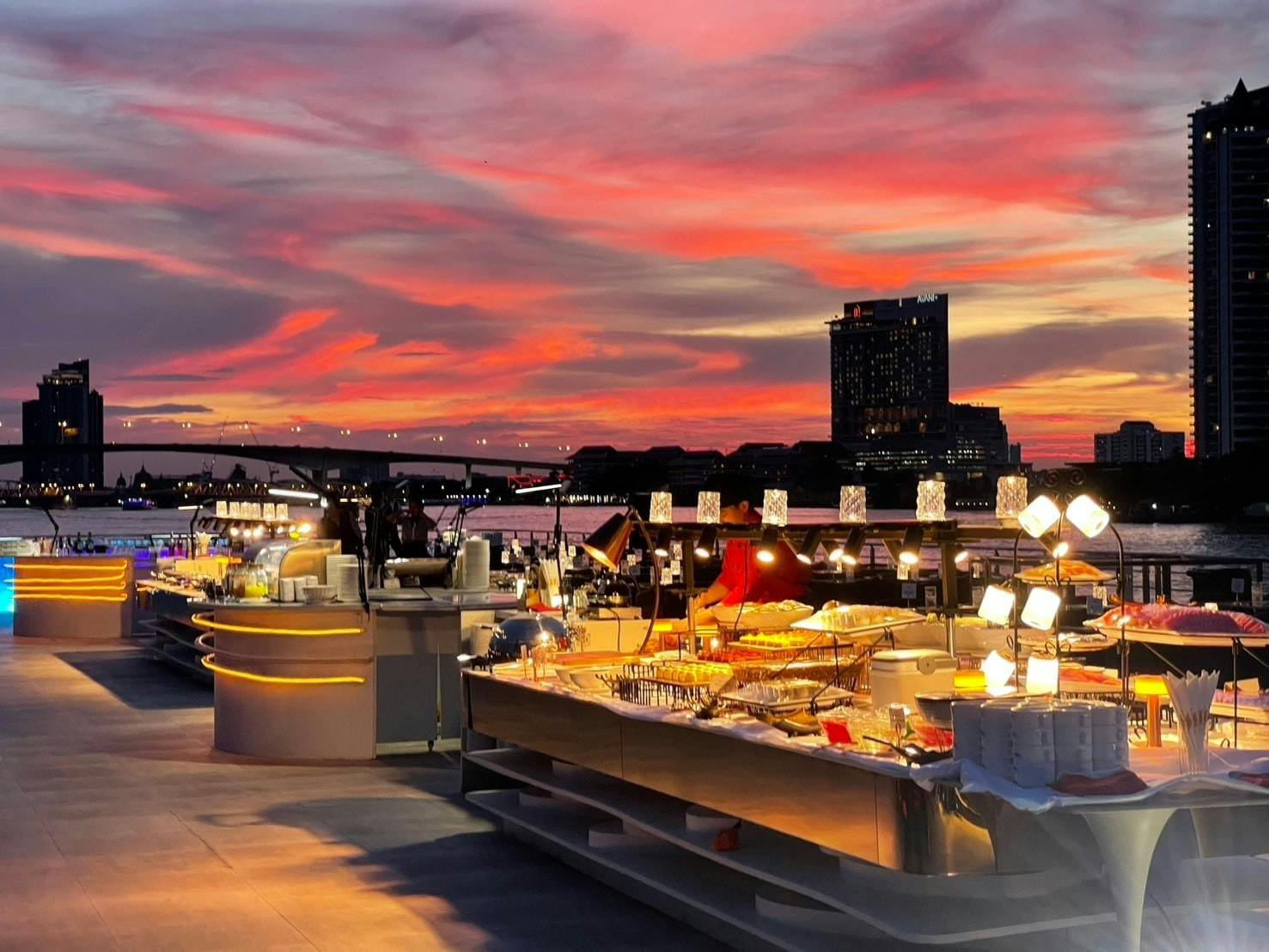 Bangkok by night with dinner cruise on the Chao Phraya River