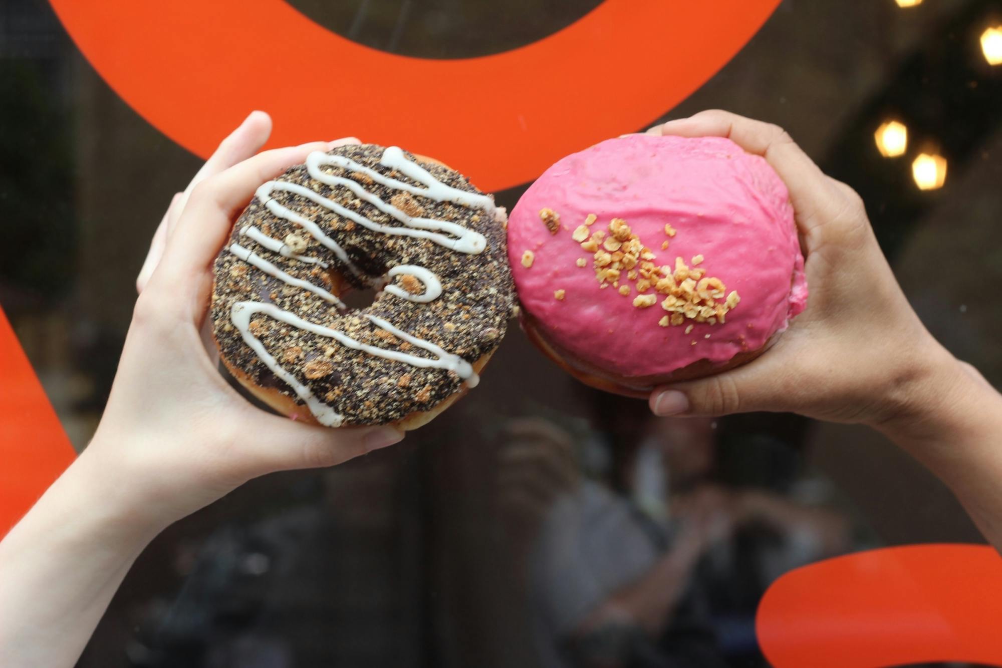 Edinburgh doughnut tour with local history and sweets tasting