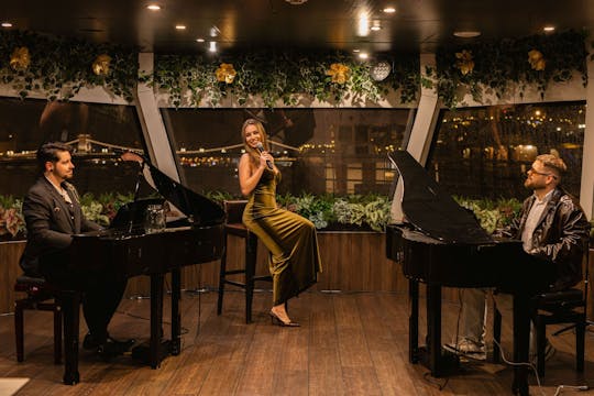 Cruzeiro pelo Rio Danúbio com jantar de 4 pratos e show de batalha de piano