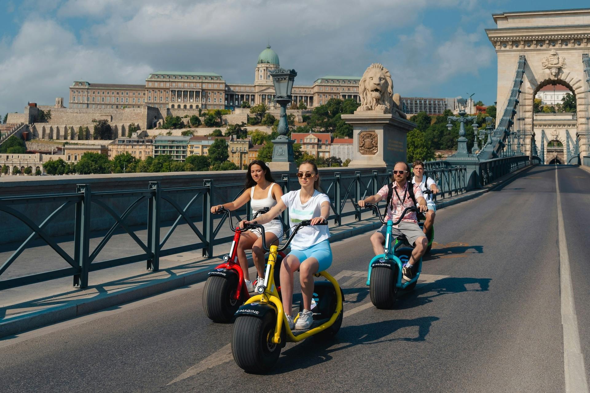 Selbstgeführter MonsteRoller E-Scooter-Verleih in Budapest