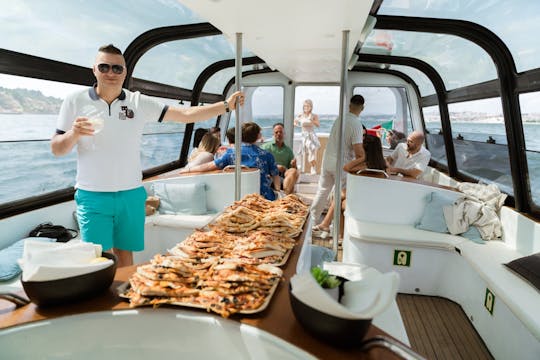 Crucero al atardecer o de noche con DJ y barra libre en Lisboa - 