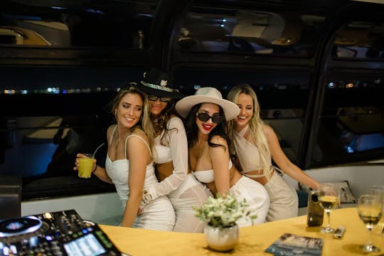 Cruzeiro noturno com DJ e bar aberto em Lisboa