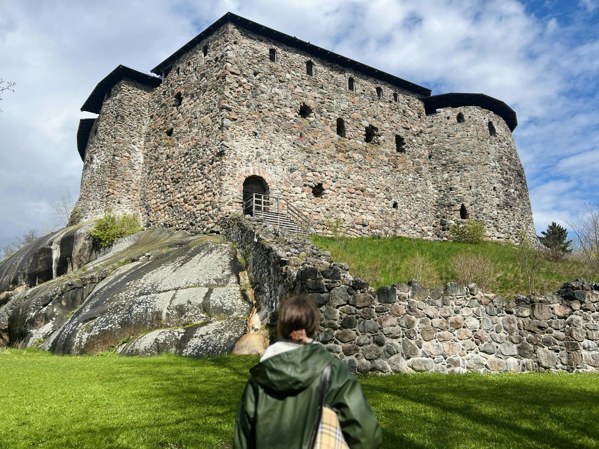 Explore Raasepori Castle ruins and Ekenäs Old Town with pizza tasting