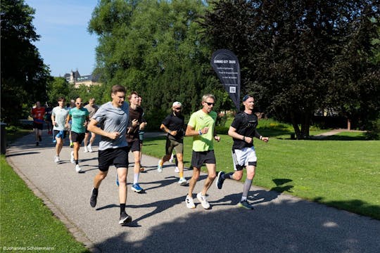 Small-group ruided running city tour in