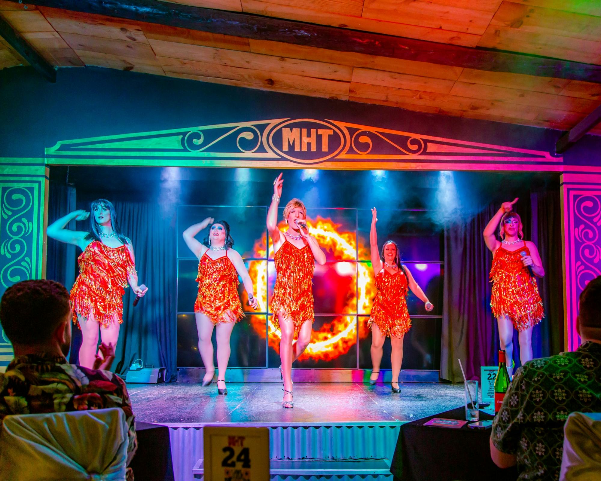 Music Hall Tavern con Transfer