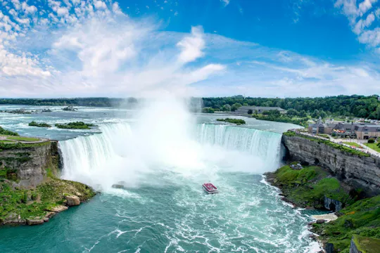 Begeleide wandeltocht in kleine groep door Niagara Falls, inclusief boottocht