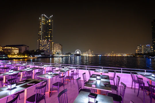 Dinner cruise with The Luxury White on Chao Phraya River
