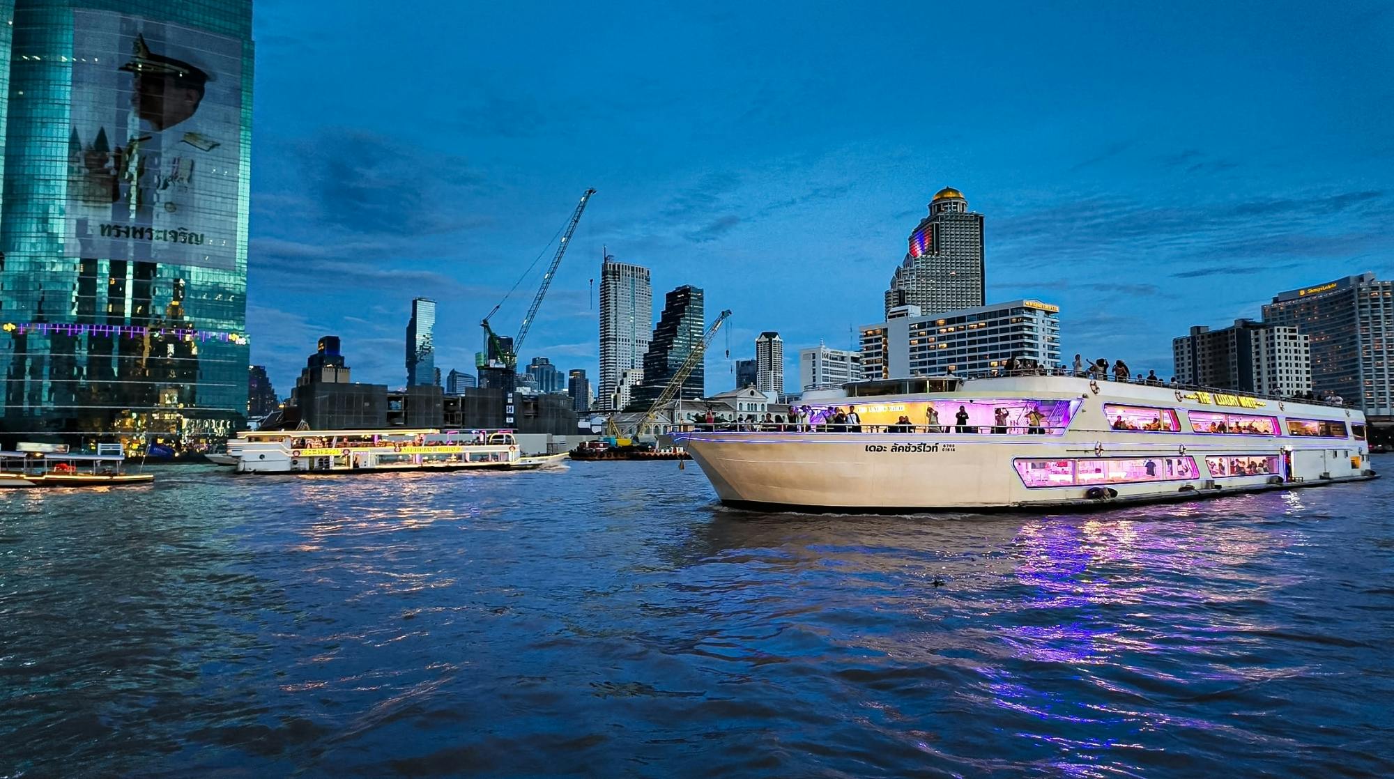 Dinner cruise on Bangkok’s Chao Phraya River