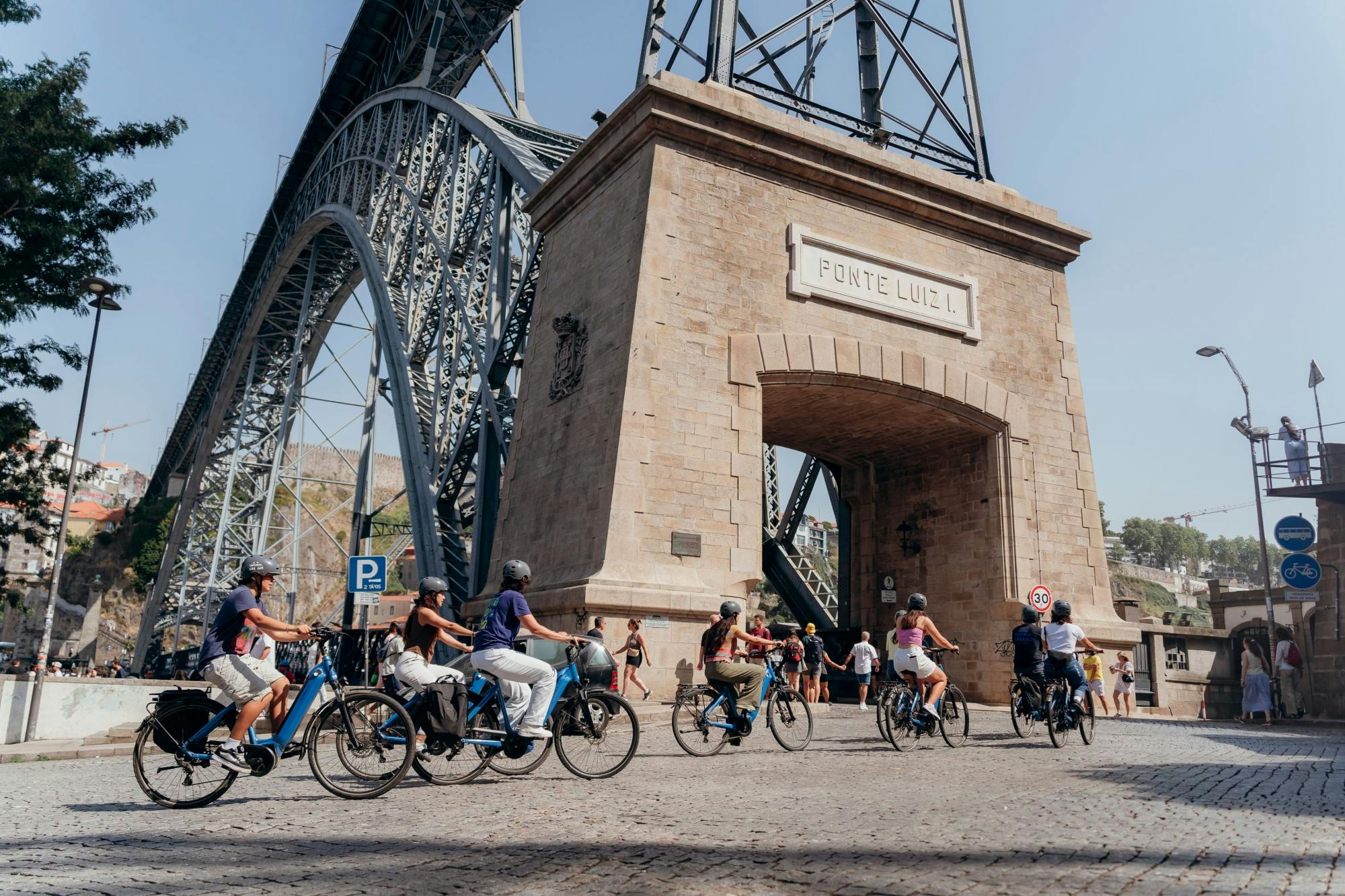 Tour en bicicleta por el casco antiguo de Oporto y la orilla del río