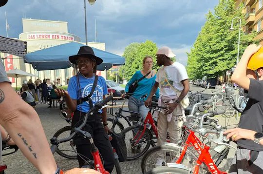Aventura guiada en bicicleta por los rincones ocultos y el arte callejero de Berlín