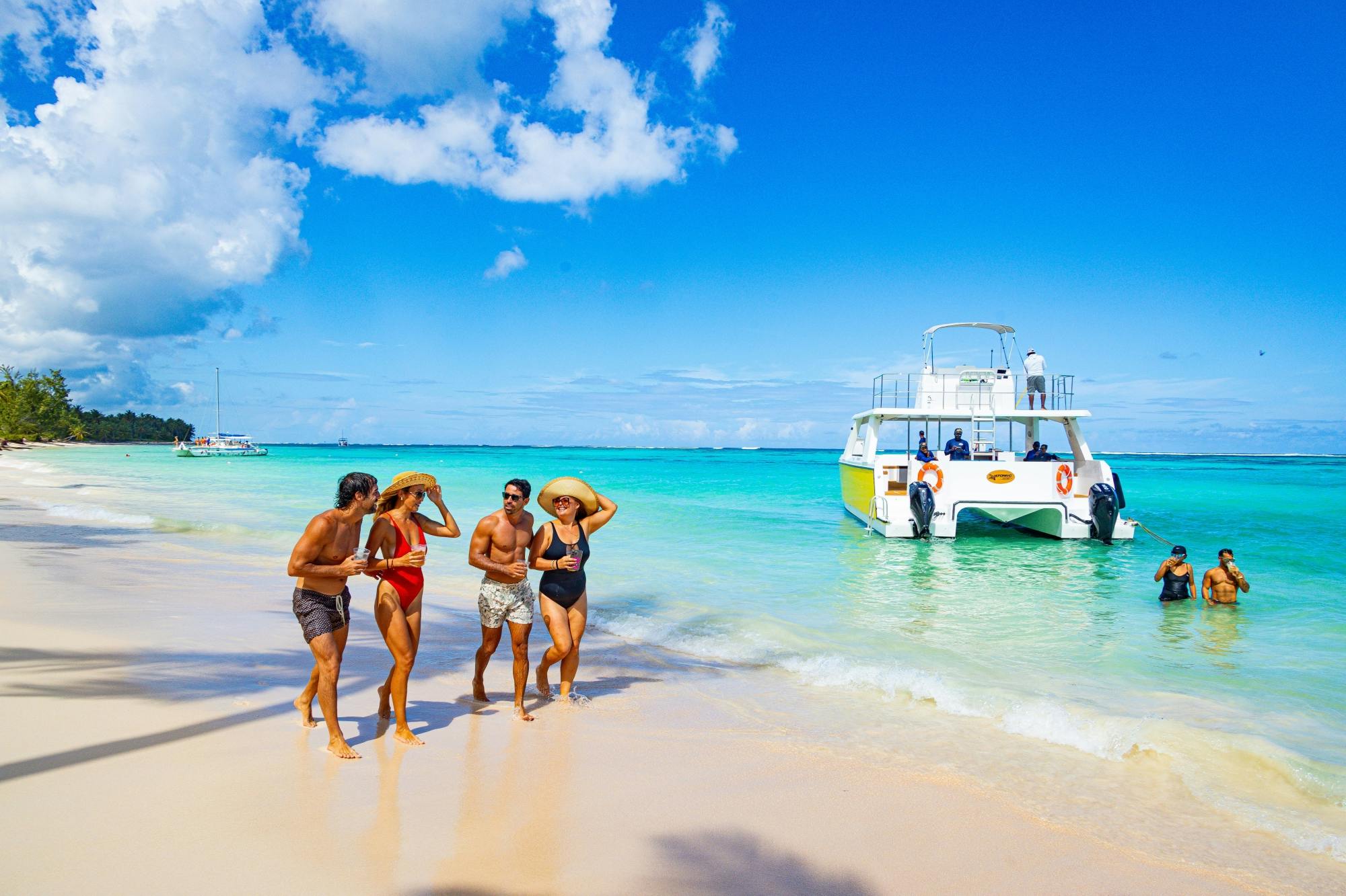 Punta Cana full-day tour with catamaran cruise and Monkeyland visit