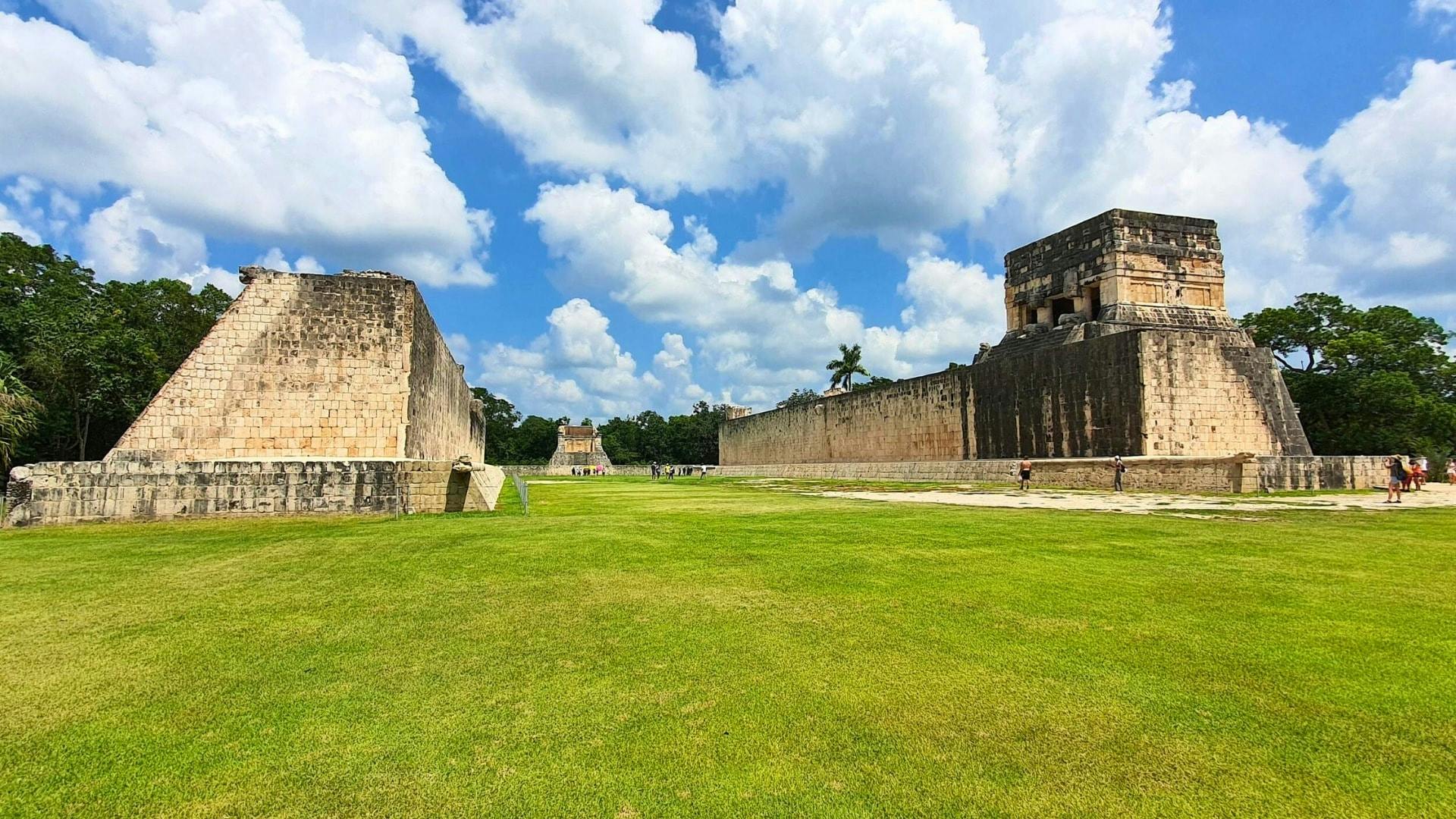Full-day Chichen Itza visit with cooking demo and cenote swim