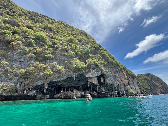Excursion d'une journée en hors-bord dans les îles Phi Phi avec repas le midi buffet