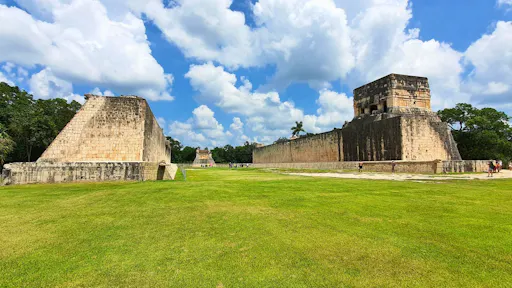 Full-day Chichen Itza visit with cooking demo and cenote swim