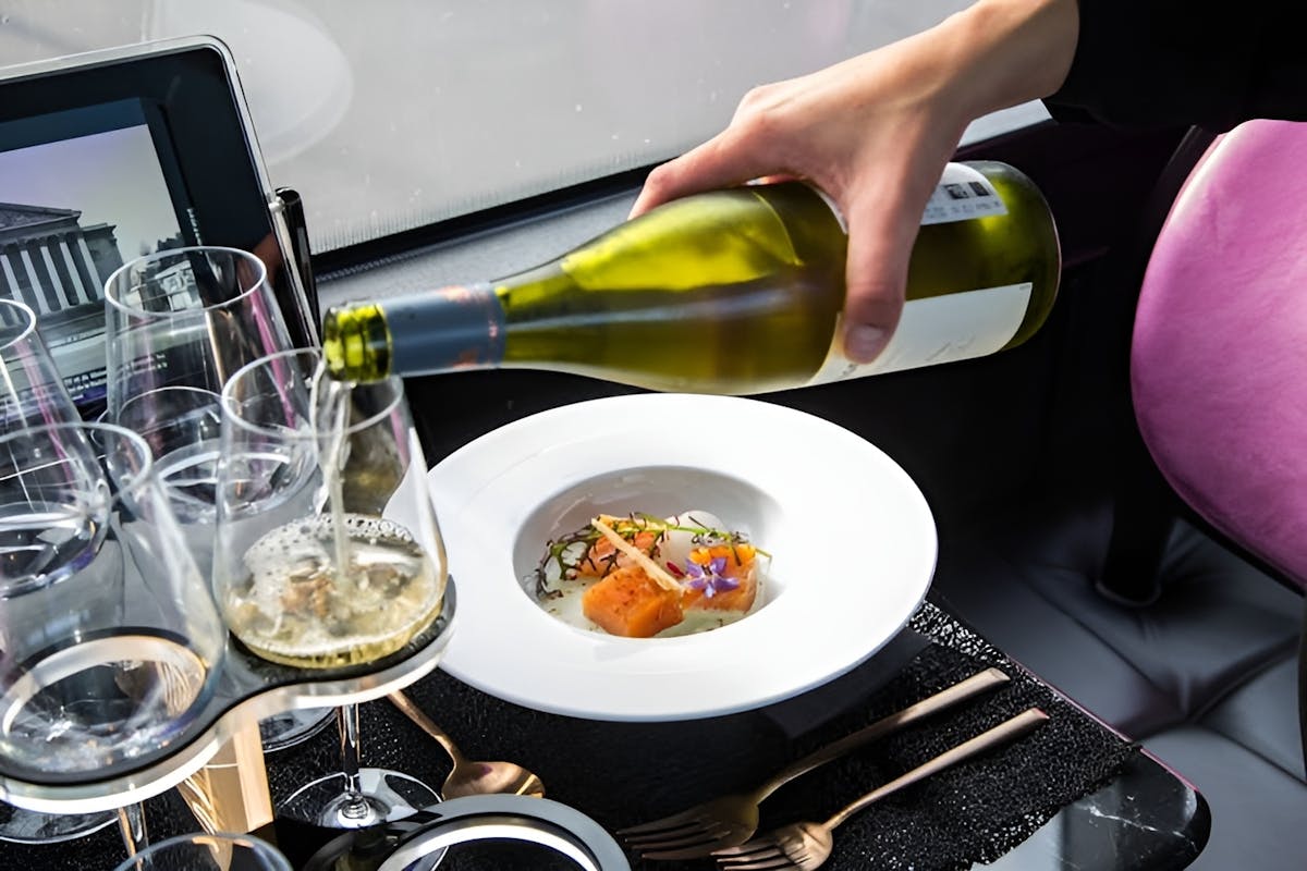 Parijse diner in een panoramische bus vanaf Champs-Elysées