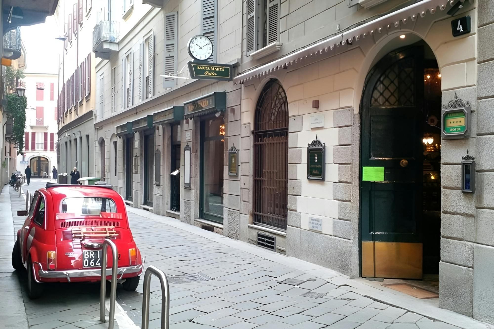 Milano highlights 2 hours private tour by vintage car