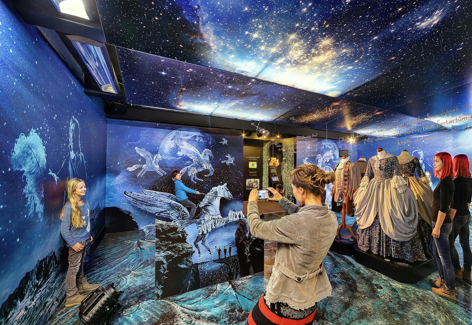 Wycieczka audio z przewodnikiem po Muzeum Karola Zemana z kultowymi eksponatami filmowymi