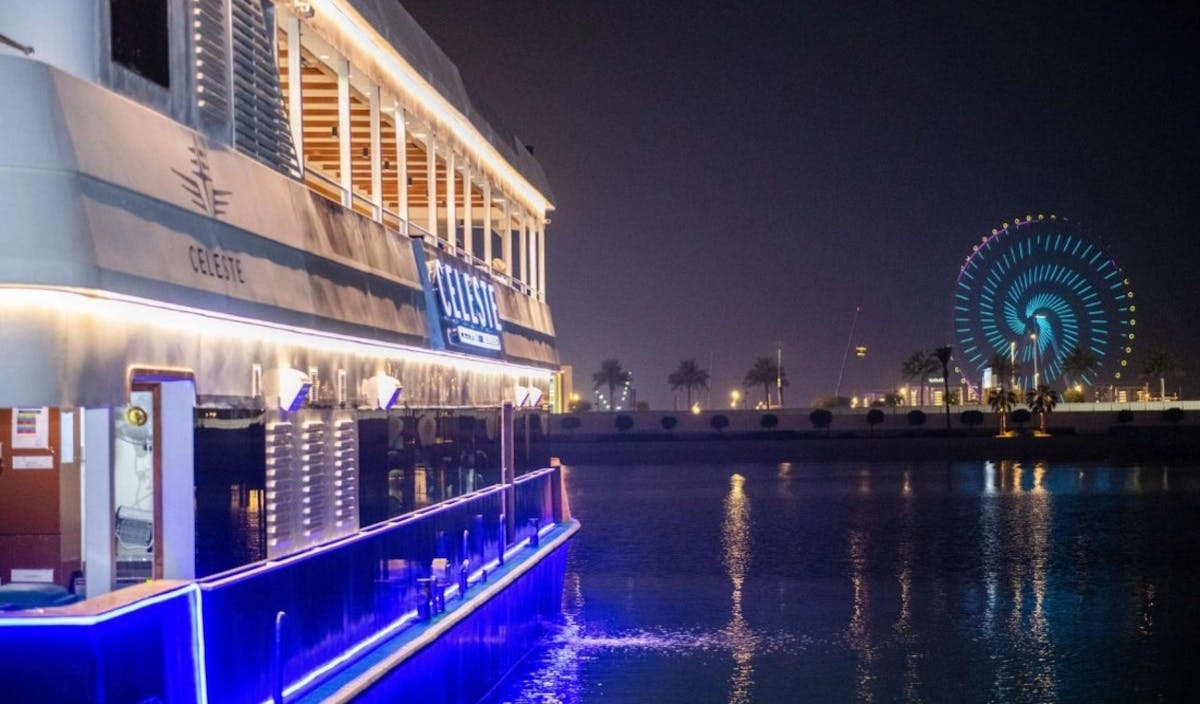 Celeste luxe cruise bij zonsondergang met opties hoofd- of bovendek