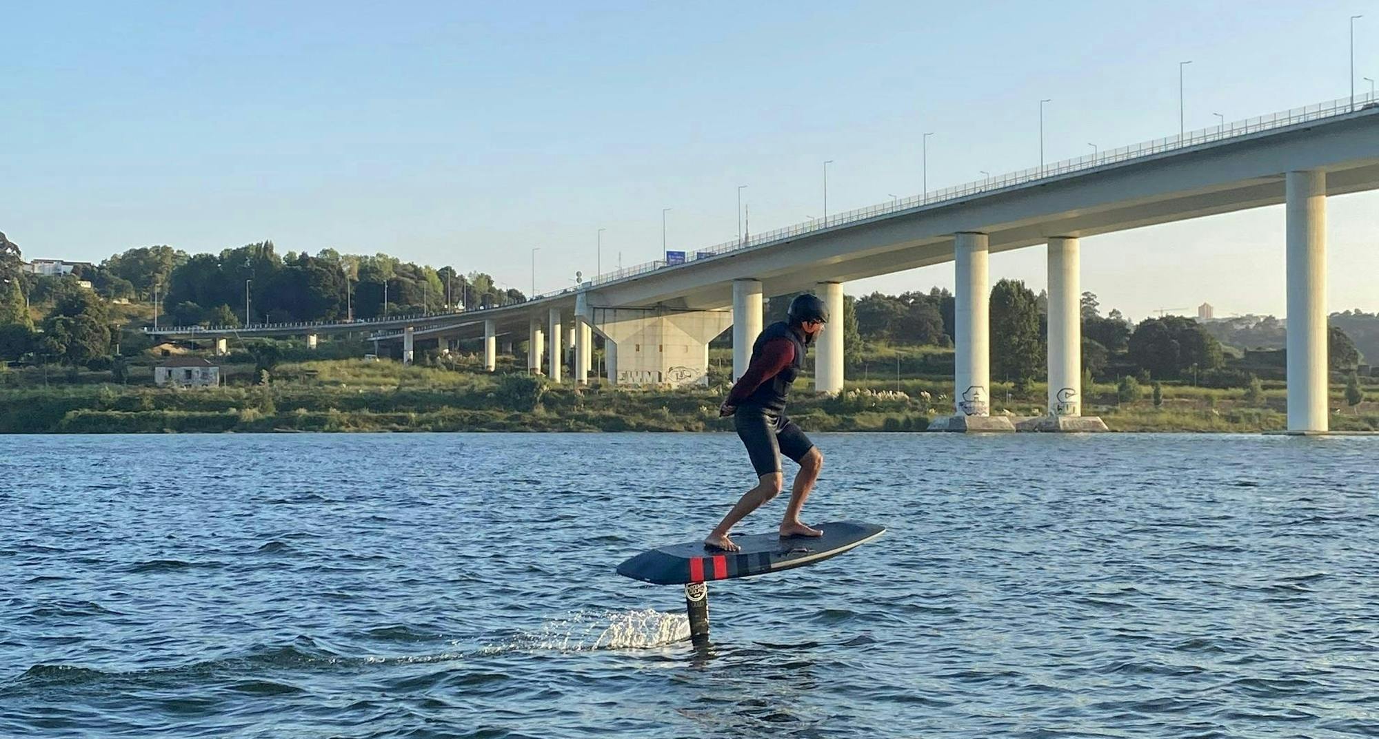 Aventura guiada no rio Douro num hidrofólio elétrico