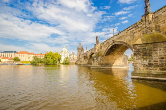 Praag sightseeing met bus, wandeltour, lunch en riviercruise