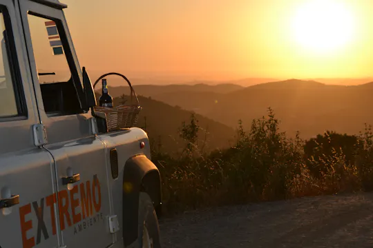 Passeio de 4x4 ao pôr do sol em Sintra com vinho do Porto e petiscos tradicionais