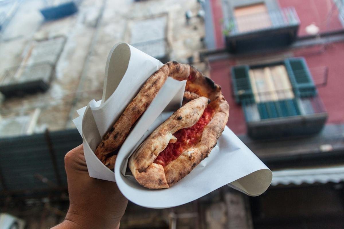 Tour gastronomico a piedi di 2 ore a Napoli