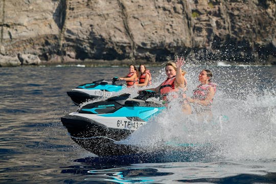 Tour guidato in moto d'acqua lungo le scogliere di Los Gigantes a Tenerife