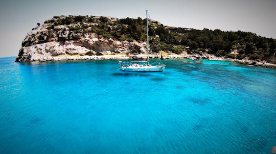 Balade en catamaran de luxe le long de la côte : De baie en baie à Rhodes