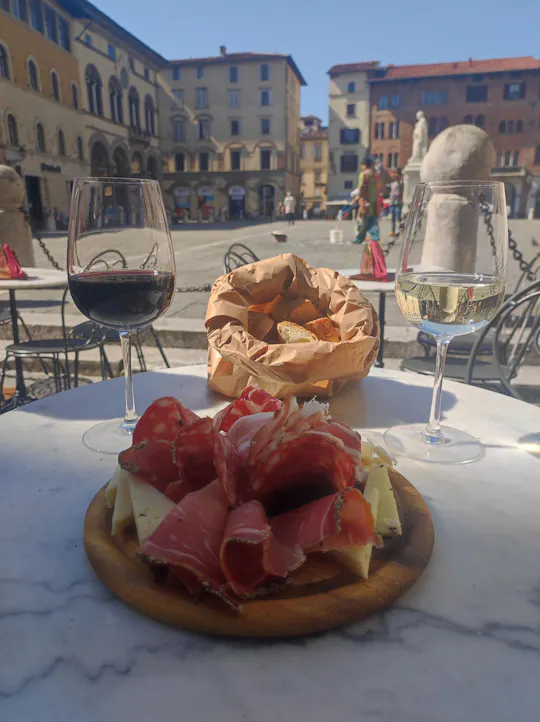 Traditional food tour in Lucca