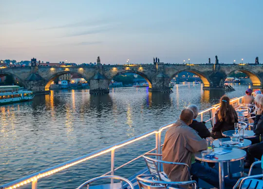 Dinercruise in Praag op de Moldau met hoteltransfer
