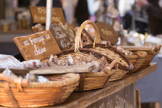 Sarlat market and Dordogne culinary tour with tastings