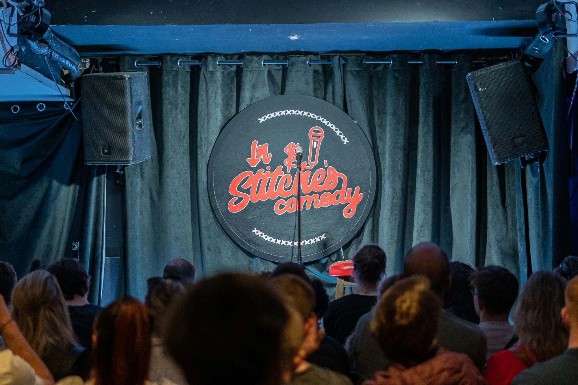 In Stitches Comedy Club Dublin bilety na sobotni wczesny pokaz