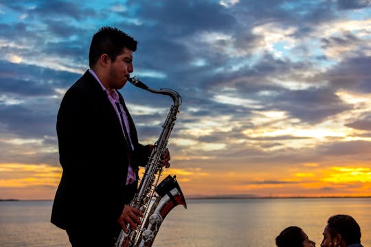 Adults-only catamarantrip bij zonsondergang