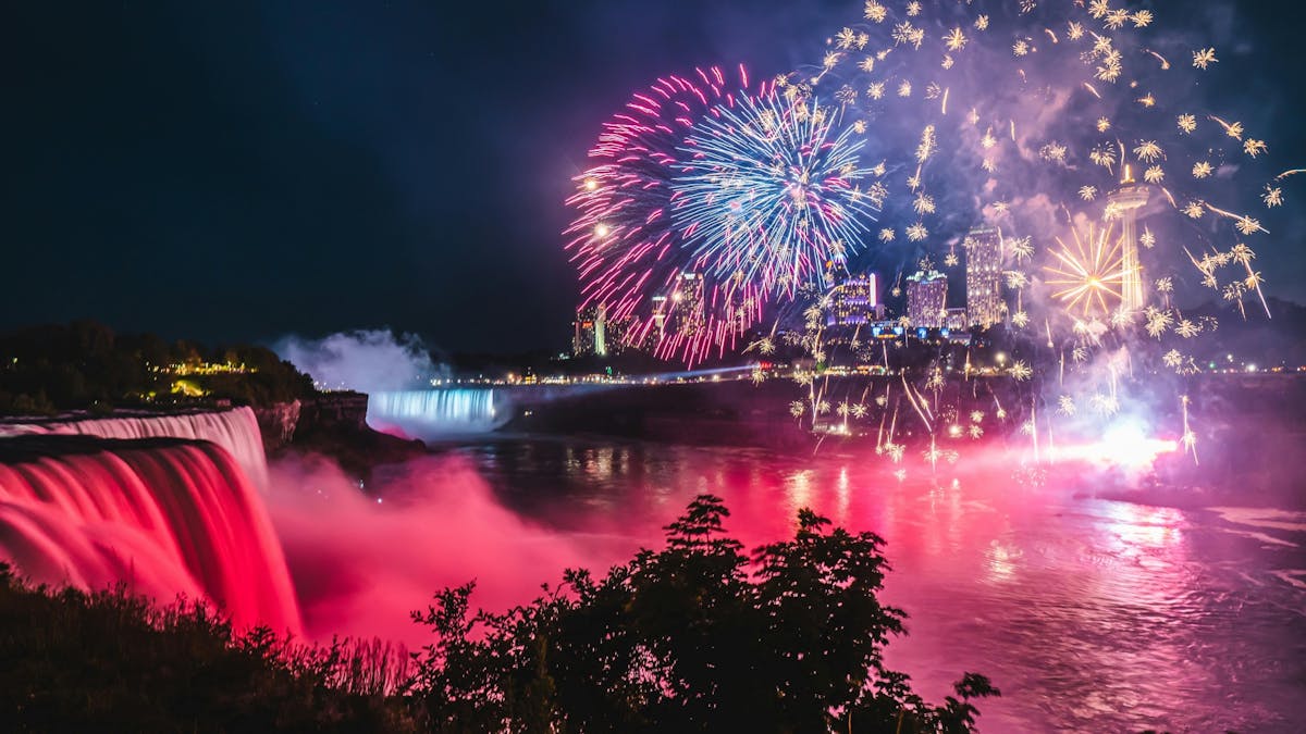 Niagara Falls avondwandeling met diner en verlichting