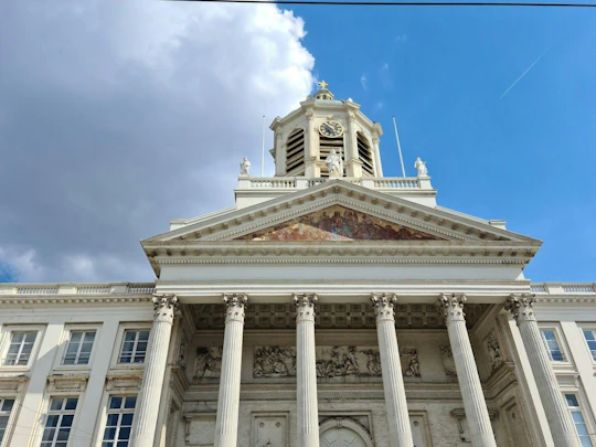 Brussels' landmarks audio guide and Autoworld entry ticket